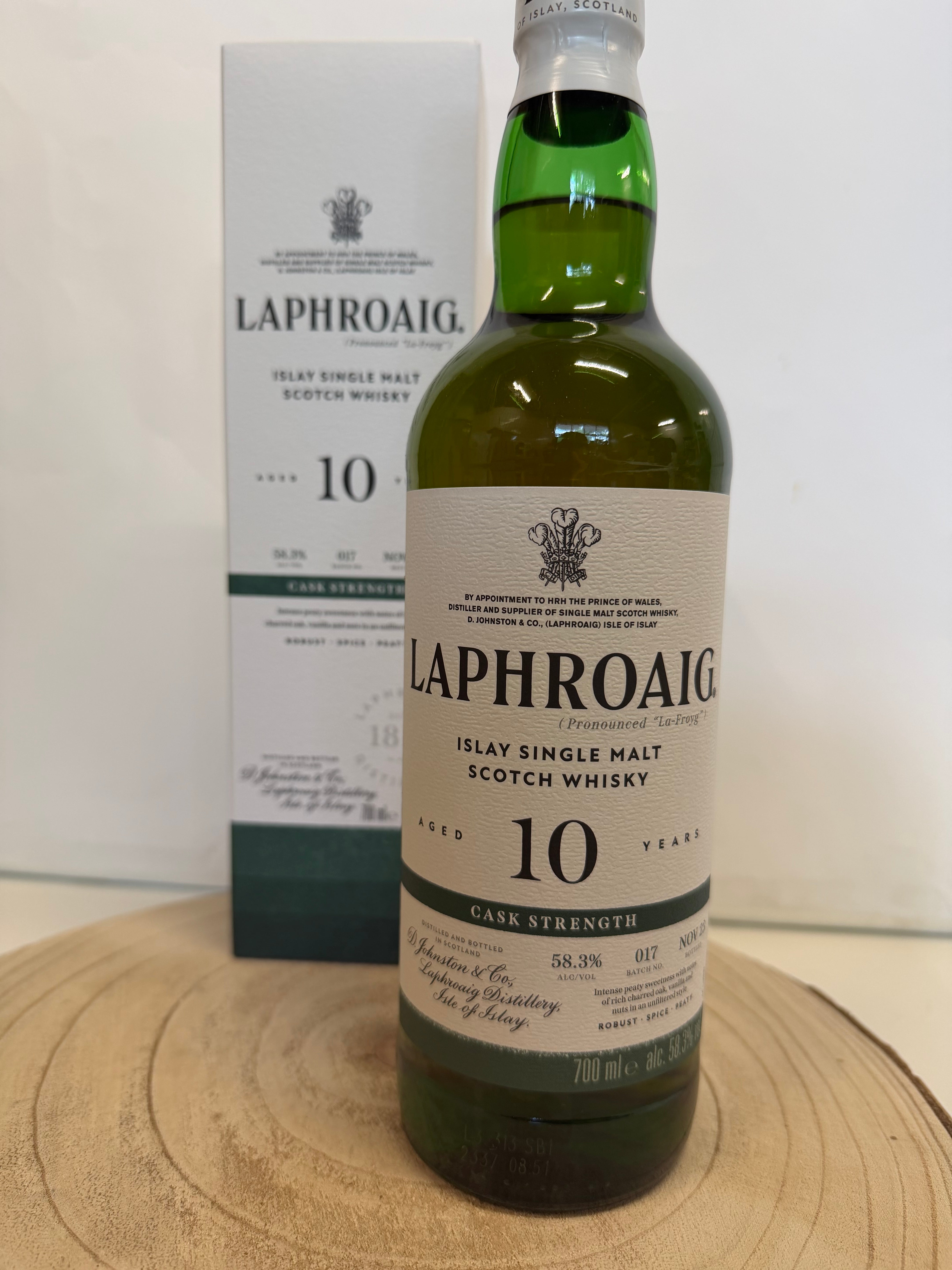 ラフロイグ 10年 カスクストレングス バッチ17 LAPHROAIG 10yo ラフロイグ 10年 カスクストレングス バッチ17 Laphroaig 10 Y.O CS